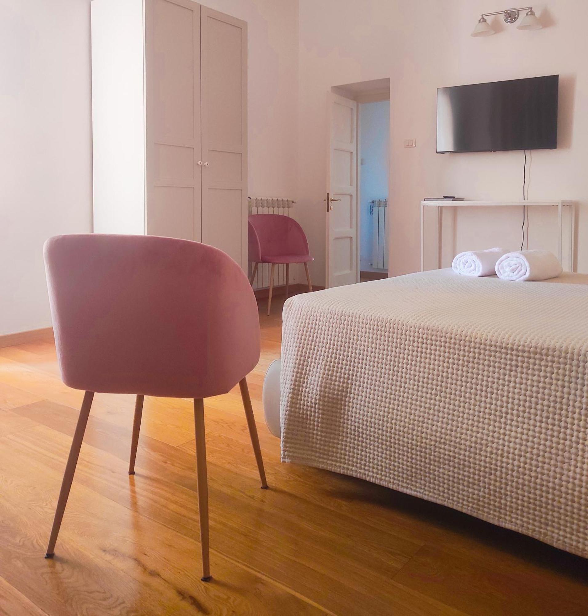 Calogiuri Nest Apartment Lecce Bagian luar foto